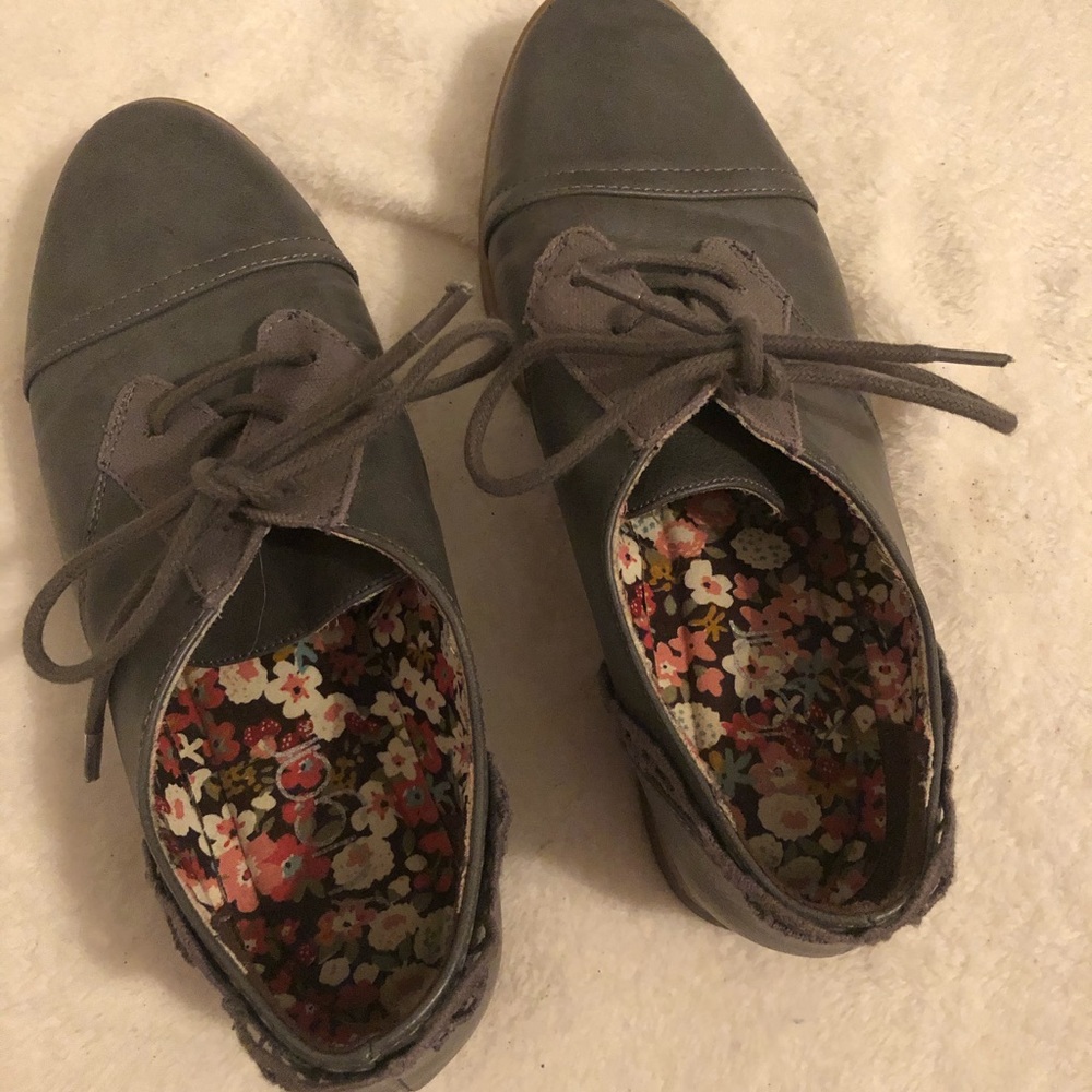 Gray leather flats